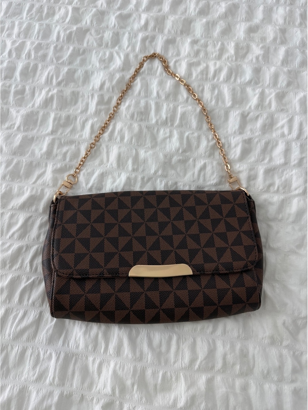 Brown Geometric Patterned Shoulder Bag with Gold Chain Strap